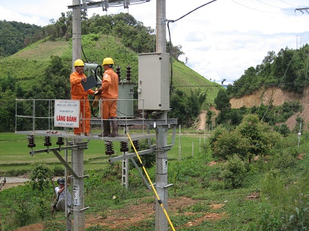 Thêm 222 hộ dân các xã Nậm Lạnh, Sam Kha (Sốp Cộp) có điện lưới Quốc gia
